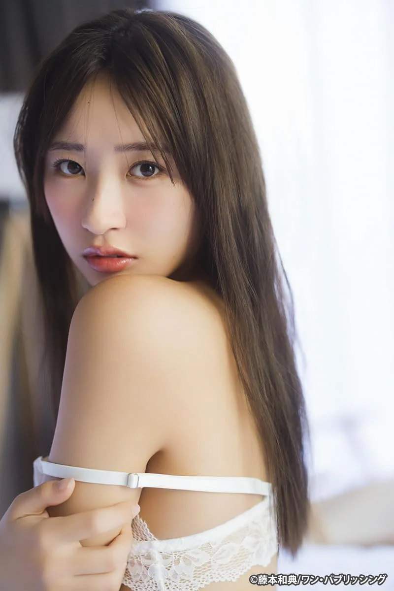 Hinata Matsumoto 1st Photo Book "choudoii" - Image 2