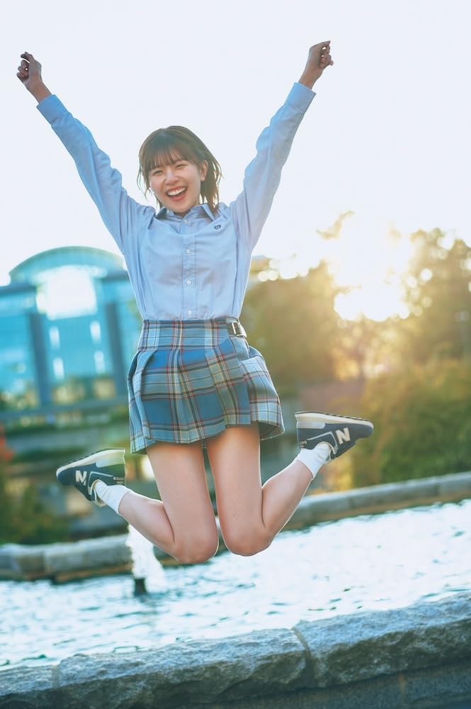 Konoka Matsuda 1st Photo Book "furimuite" /Hinatazaka46 - Image 2