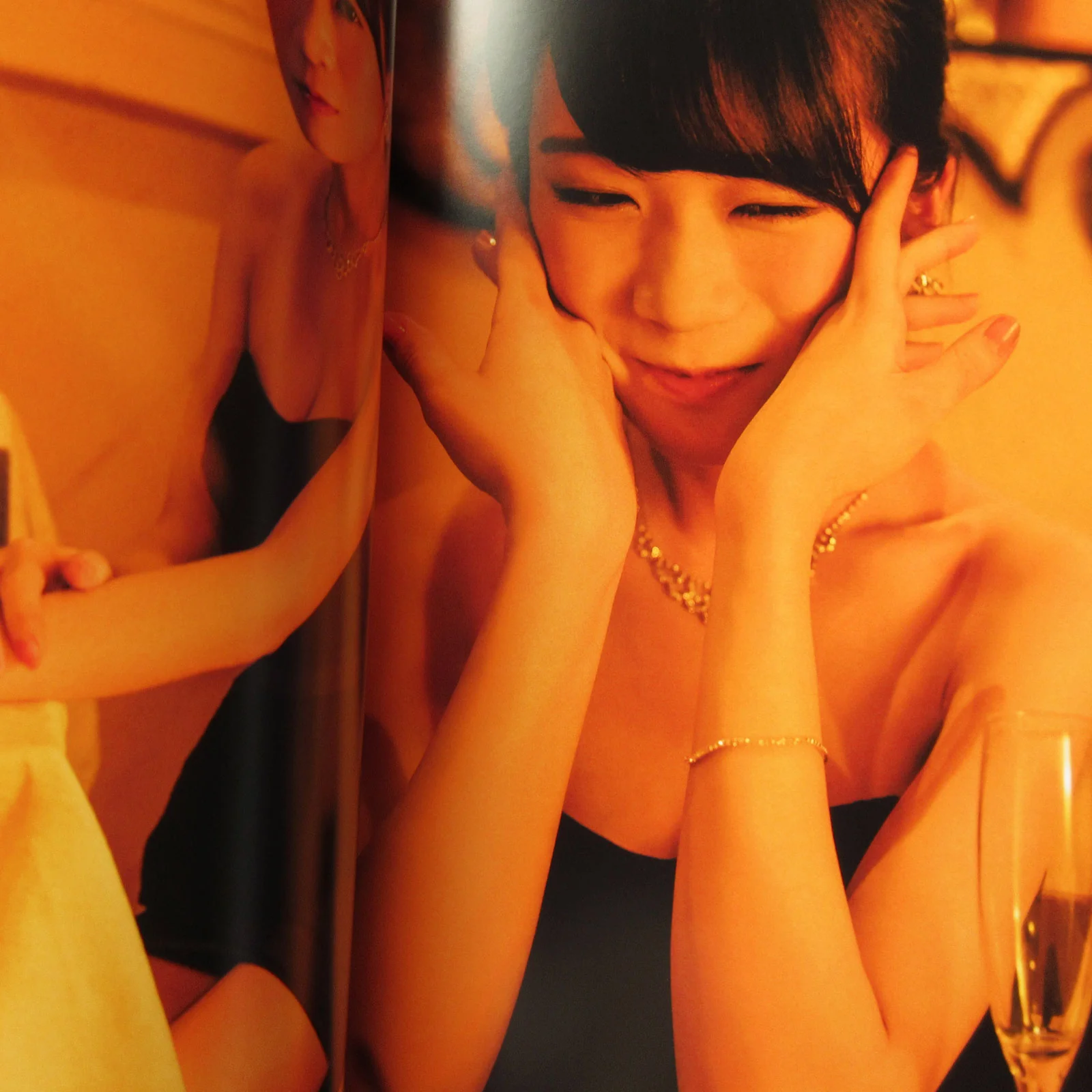 Manatsu Akimoto 1st Photo Book / Nogizaka46 - Image 12