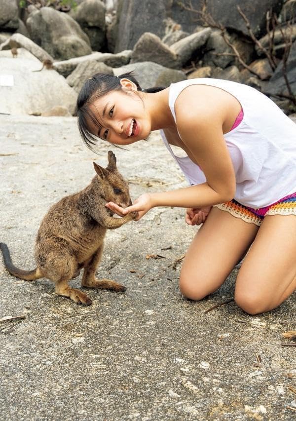 Miku Kuwajima Photo Book "SUMMER OF LOVE" - Image 9