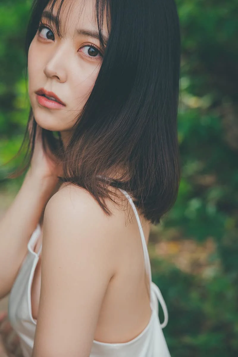 Miru Shiroma Photo Book "Aventure" / AKB48 NMB48 - Image 2