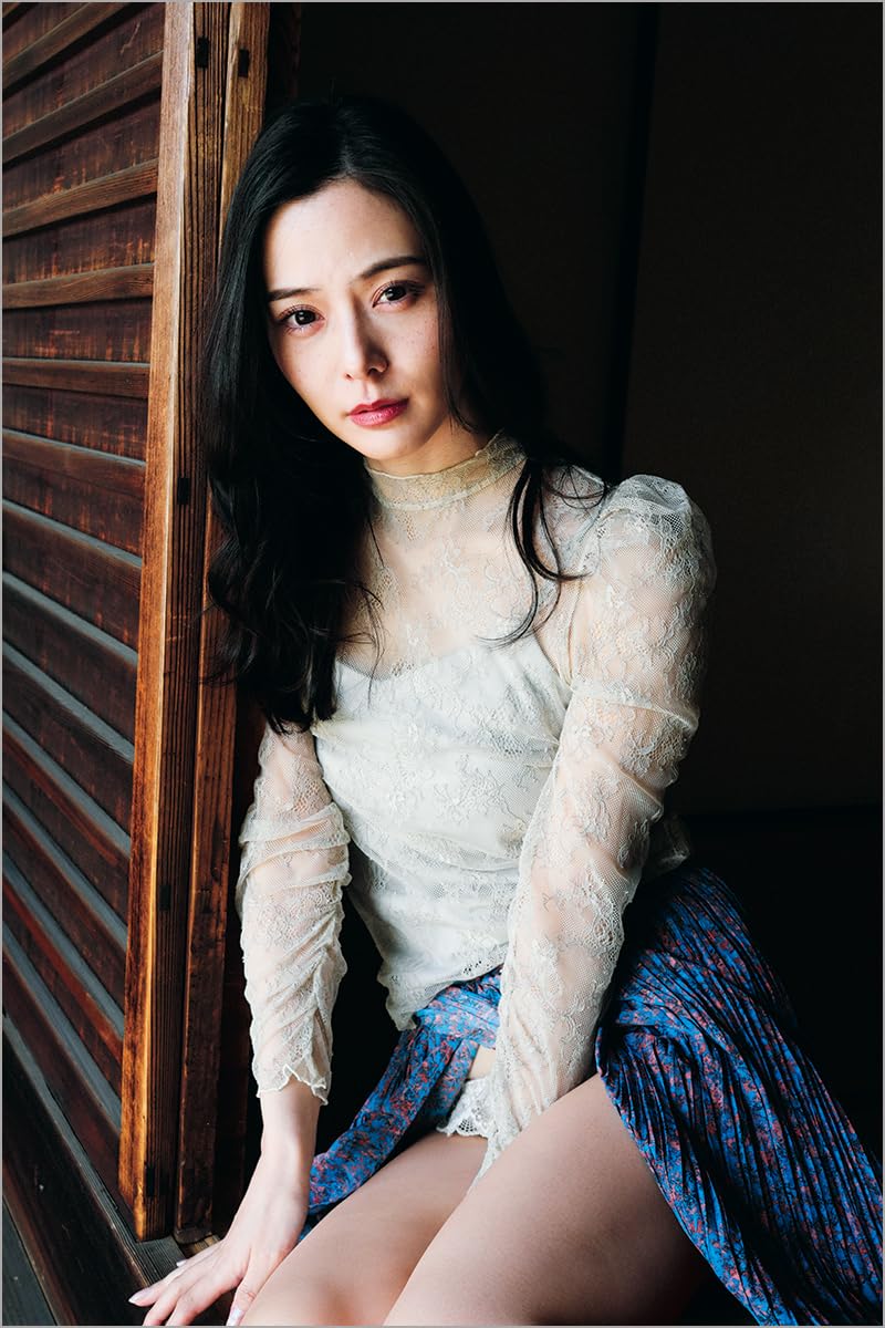 Nene Yoshitaka Photo Book "nene mikkai, kyoto kaihouji" - Image 3