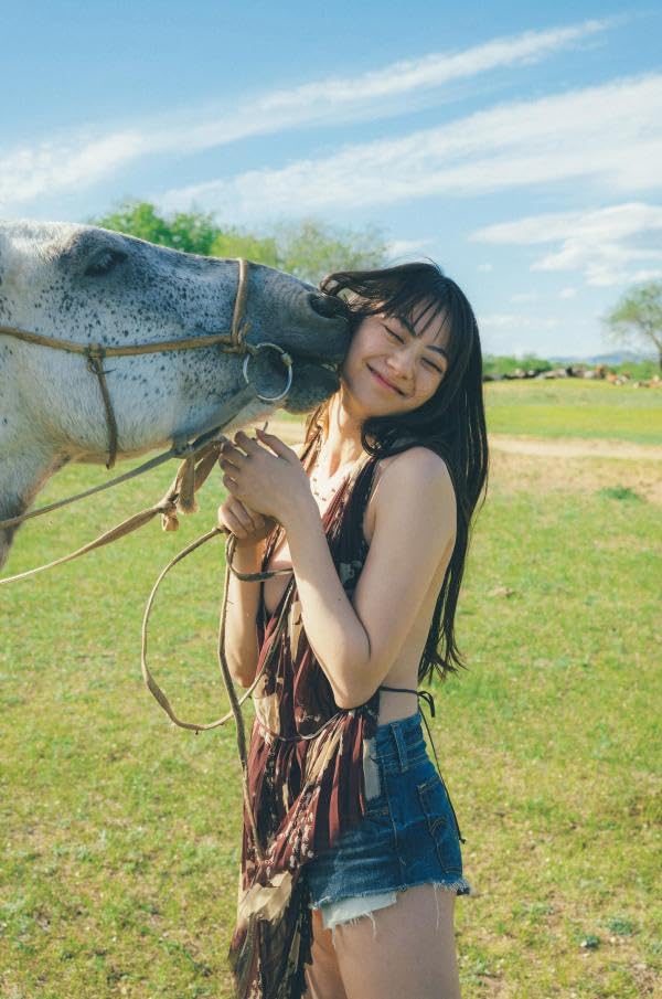Rio Yamashita Photo Book "Selenge" - Image 3
