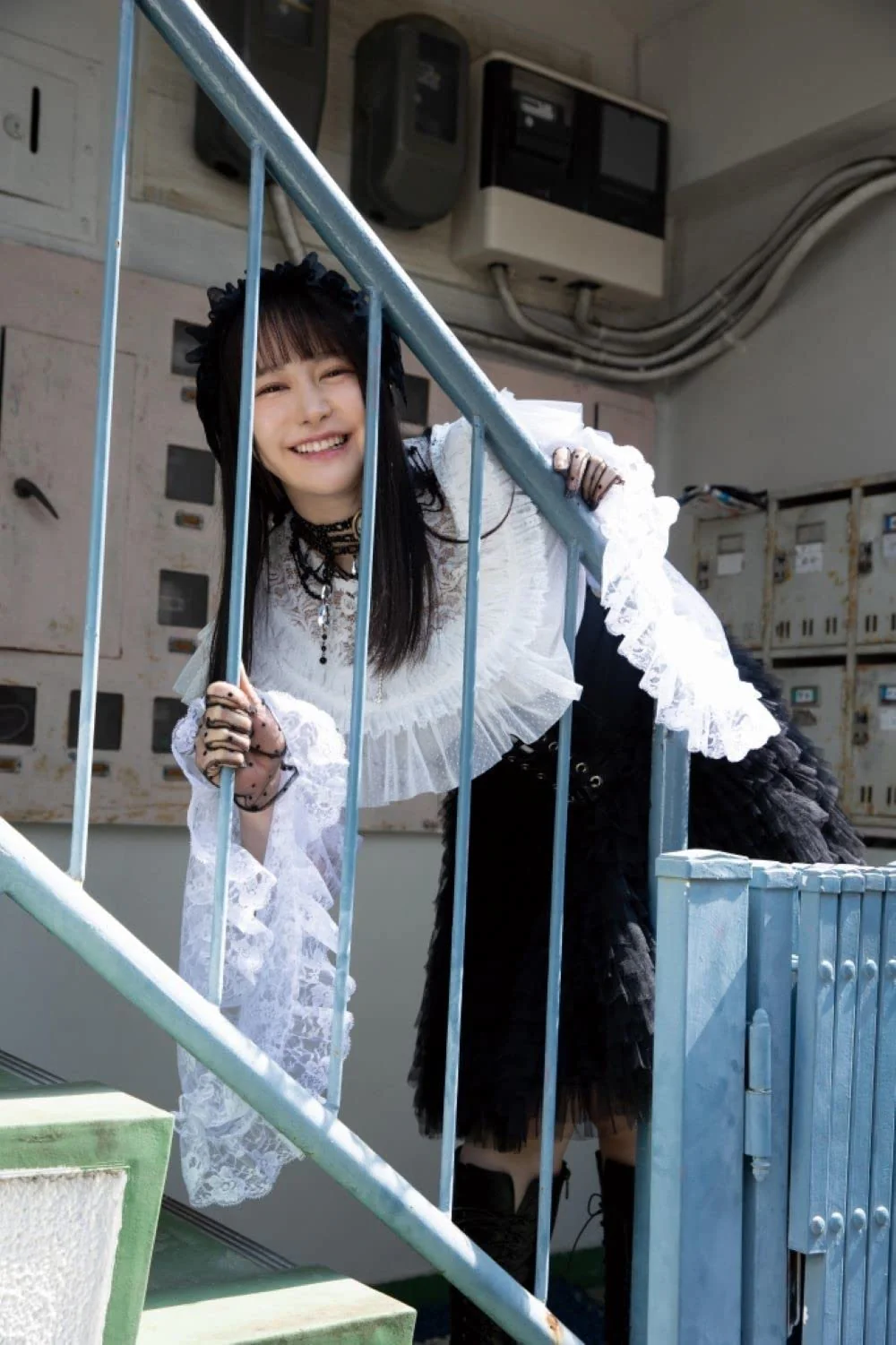 Shizuna Itoh Photo Book "NOIR GIRL LUMIÈRE" - Image 3