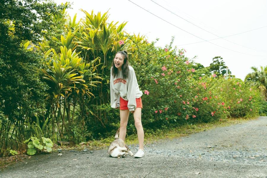 Yui Kobayashi 2nd Photo Book "Igaisei" /Sakurazaka46 - Image 3