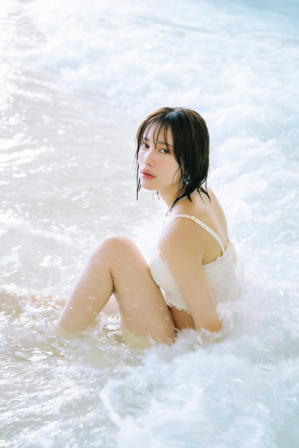 Yurika Nakamura Photo Book Yu LU ri NA - Image 4